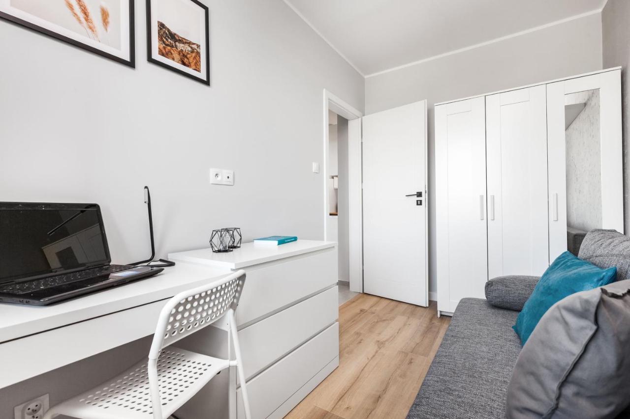 Pokoje Gdansk Zaspa - Pilotow 20B, 800M Skm-Zaspa, Odleglosc Do Morza 3Km Apartment Exterior foto