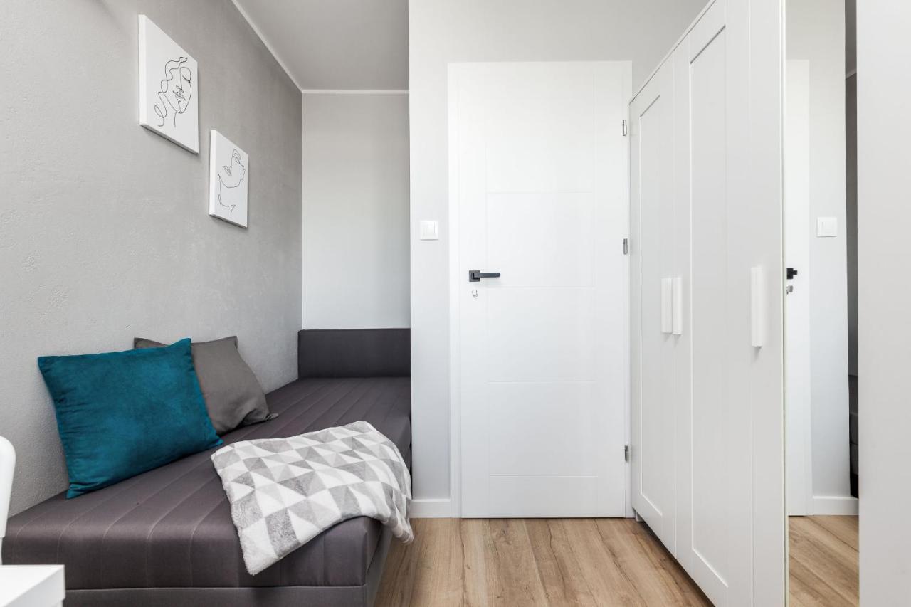 Pokoje Gdansk Zaspa - Pilotow 20B, 800M Skm-Zaspa, Odleglosc Do Morza 3Km Apartment Exterior foto