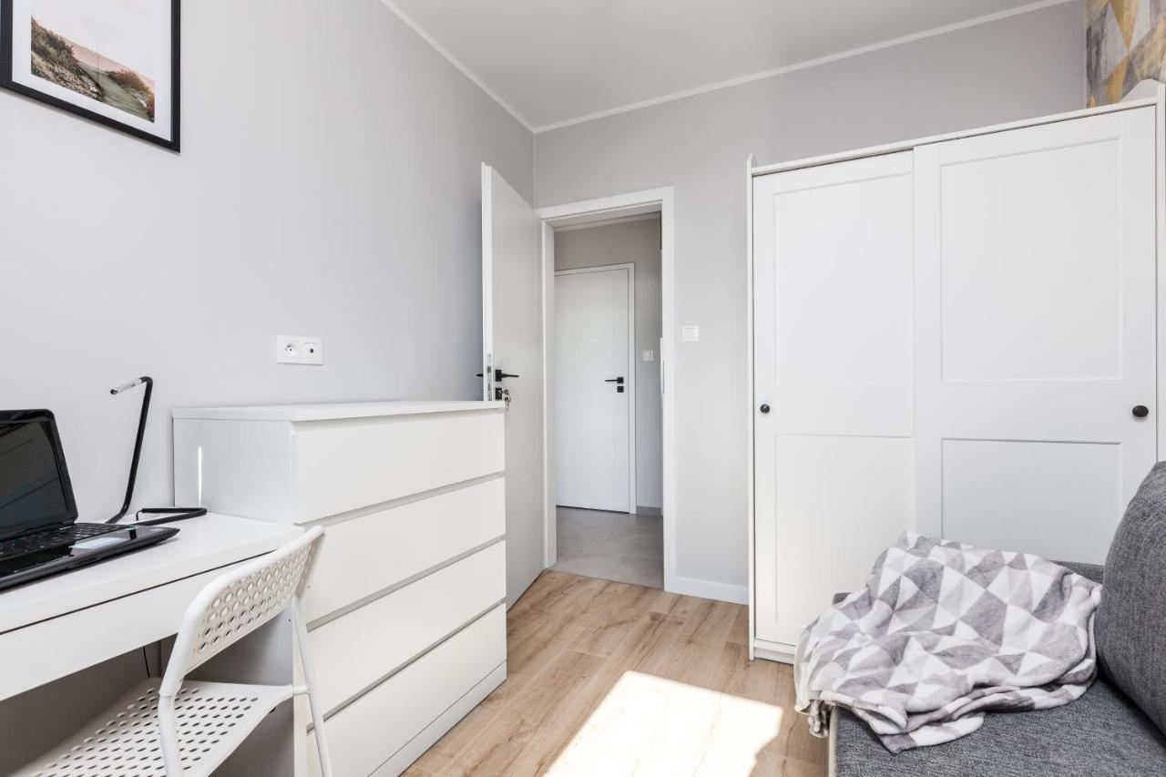 Pokoje Gdansk Zaspa - Pilotow 20B, 800M Skm-Zaspa, Odleglosc Do Morza 3Km Apartment Exterior foto