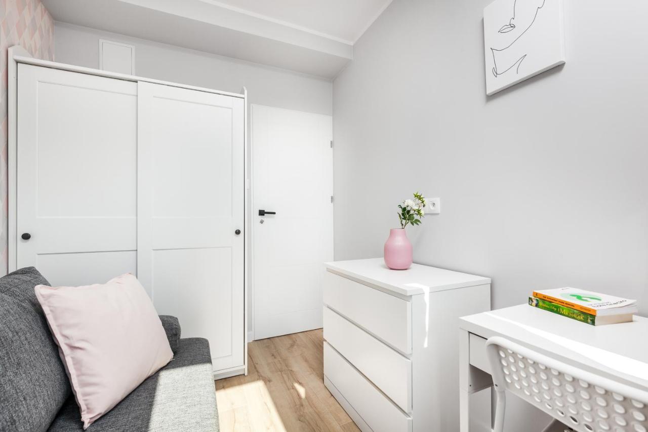 Pokoje Gdansk Zaspa - Pilotow 20B, 800M Skm-Zaspa, Odleglosc Do Morza 3Km Apartment Exterior foto
